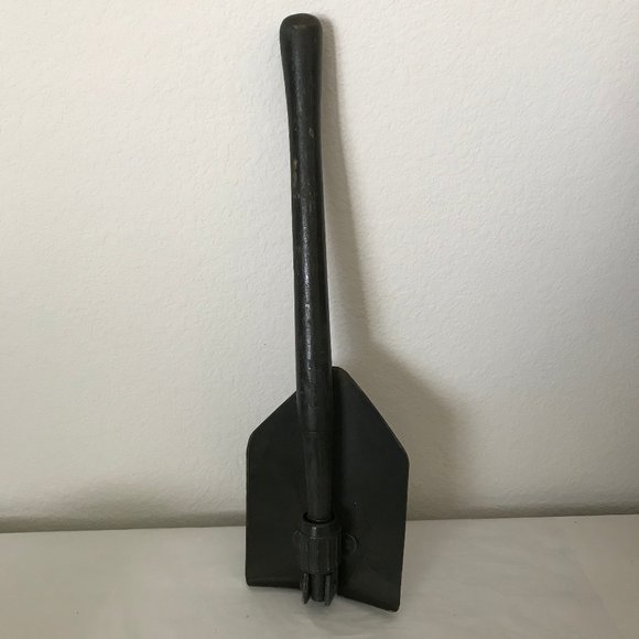 Portable Military Surplus Folding Spade - Picture 6 of 16